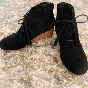 Dr Scholls Dakota Black Tassle Ankle Wedge Boots